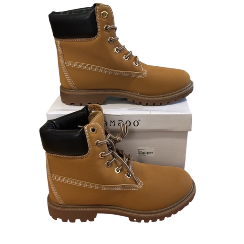 NanaMacs By BAMBOO Lace up Women’s work boots (natural) size 6 NWT